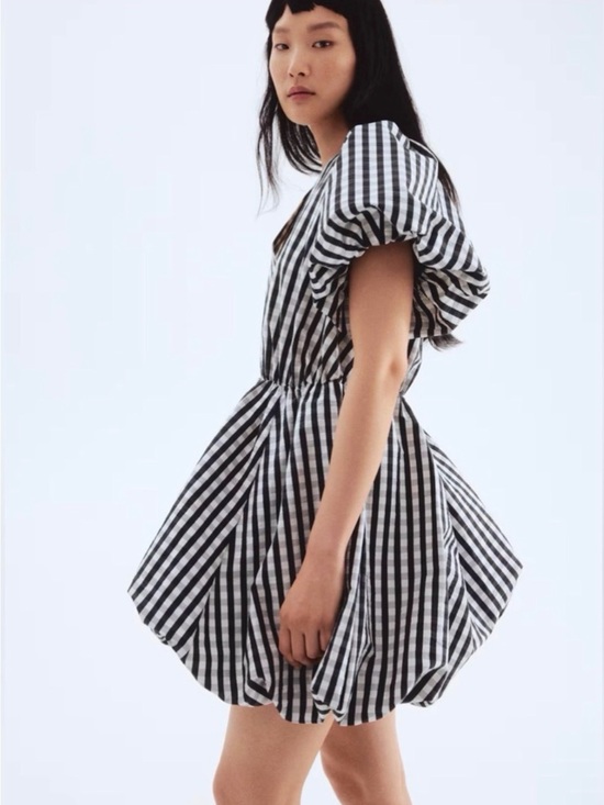 H&M Dresses & Skirts - H&M Black and White Gingham Puff-Sleeve Mini Dress